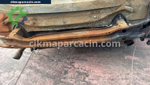 BMW 4 Serisi Arka Tampon Demiri çıkma parça