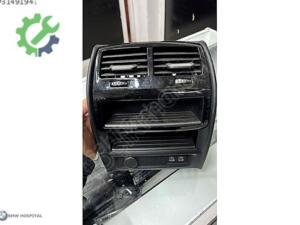 BMW G30 5 SERİSİ ARKA ÜFLEME ŞARJLI KONSOL ÇIKMA ORJİNAL