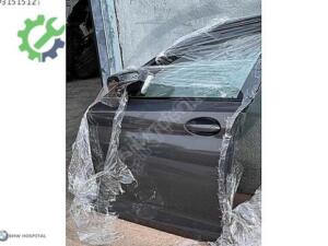 BMW G30 5 SERİSİ SOL ARKA KAPI ORJİNAL 50.YIL C5E BOYA KODU