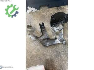 BMW G30 TRAVERS YAN BAKALİTİ ( ORJİNAL )