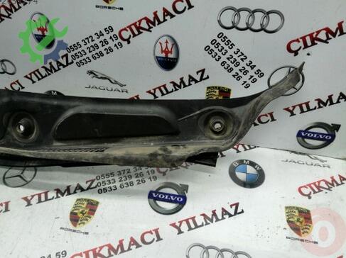 BMW X1 Ön Panjur çıkma parça