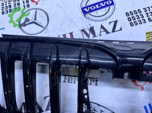 BMW X1 Ön Panjur 5A0BB8511 çıkma parça