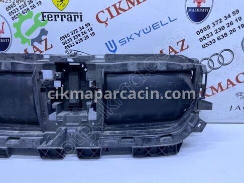 BMW X1 Ön Panjur 5A112F8 çıkma parça
