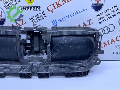 BMW X1 Ön Panjur 5A112F8 çıkma parça