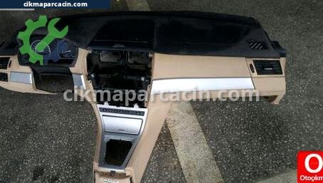 BMW X3 Torpido çıkma parça