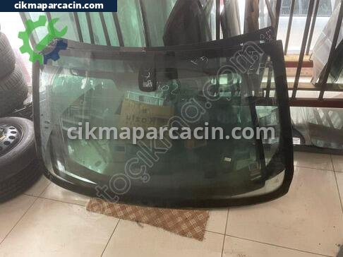 BMW X5 Ön Cam çıkma parça