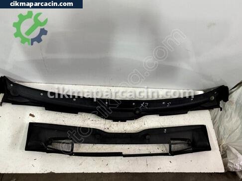 BMW X5 Ön Cam Izgarası çıkma parça
