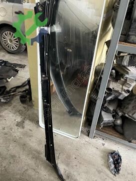 BMW X5 Ön Cam Izgarası çıkma parça