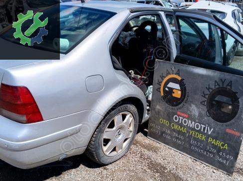 Volkswagen Bora Sağ Arka Çamurluk çıkma parça