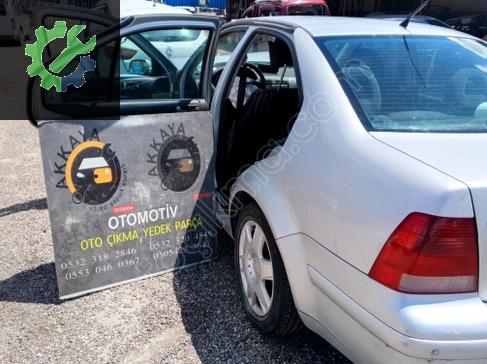 Volkswagen Bora Arka Çamurluk çıkma parça