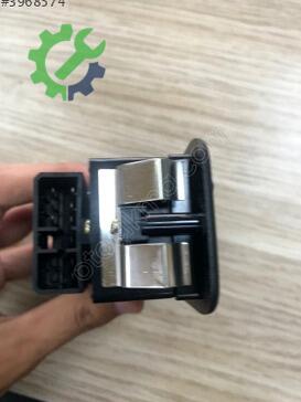 Mazda 323 Cam Açma Düğmesi 8AFE-10-271 çıkma parça