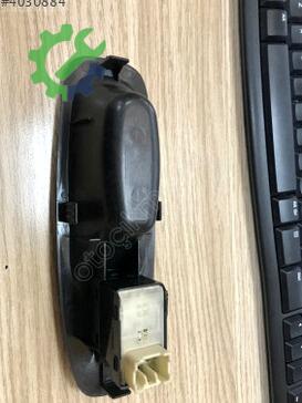 Hyundai Accent Cam Açma Düğmesi 93580-25000 çıkma parça