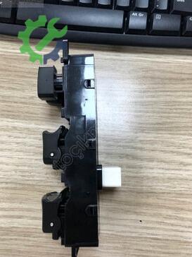 Hyundai Accent Cam Açma Düğmesi 93570-1E110 çıkma parça