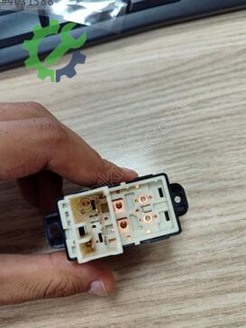 Hyundai Accent Cam Açma Düğmesi 93580-1E000-HMC çıkma parça