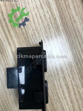 Hyundai Accent Cam Düğmesi 93570-22000 çıkma parça
