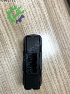 Hyundai Accent Cam Açma Düğmesi 93570-22000 çıkma parça