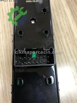 Hyundai Accent Cam Düğmesi 93570-1R210 çıkma parça