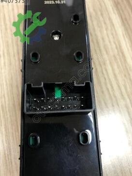 Hyundai Accent Cam Açma Düğmesi 93570-1R210 çıkma parça