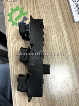 Hyundai Accent Cam Düğmesi 93570-1R210 çıkma parça