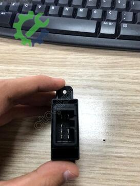 Hyundai Accent Cam Açma Düğmesi 93580-1R000 çıkma parça