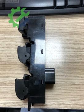 Mitsubishi Asx Cam Açma Düğmesi 8608A207 çıkma parça