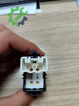 Toyota Avensis Cam Açma Düğmesi 84810-05030 çıkma parça