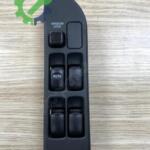 CAM AÇMA DÜĞMESİ CARISMA 01-05 PROTON PERSONA/ LANCER SOL DÖRTLÜ