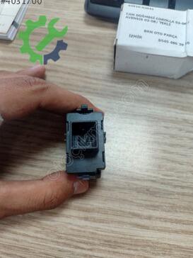 Toyota Corolla Cam Açma Düğmesi 84810-02041 çıkma parça