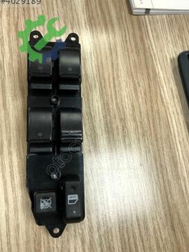 Toyota Corolla Cam Açma Düğmesi 84820-0F030 çıkma parça