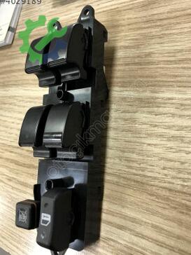 Toyota Corolla Cam Açma Düğmesi 84820-0F030 çıkma parça