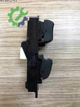 Toyota Corolla Cam Açma Düğmesi 84820-0F040 çıkma parça