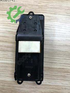 Toyota Corolla Cam Açma Düğmesi 84820-0F040 çıkma parça