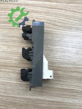 Toyota Corolla Cam Açma Düğmesi 84820-12520 çıkma parça