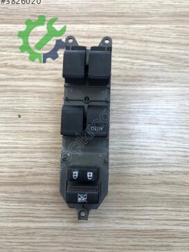 Toyota Corolla Cam Açma Düğmesi 84820-12520 çıkma parça