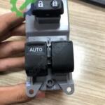 CAM AÇMA DÜĞMESİ COROLLA 06-13 / YARIS 06-11 ÖN SOL İKİLİ