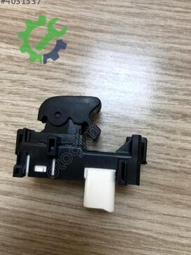 Toyota Corolla Cam Açma Düğmesi 84810-02100 çıkma parça