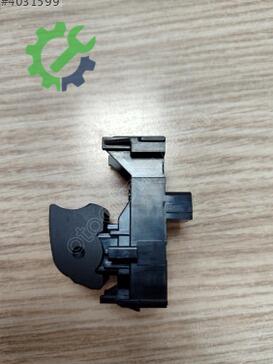 Toyota Corolla Cam Açma Düğmesi 84810-02250 çıkma parça