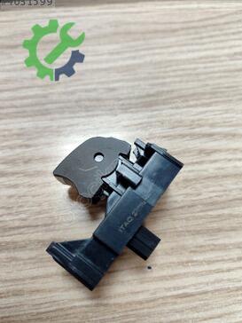 Toyota Corolla Cam Açma Düğmesi 84810-02250 çıkma parça
