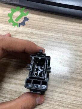 Toyota Corolla Cam Açma Düğmesi 84810-32070 çıkma parça