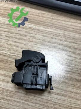 Toyota Corolla Cam Açma Düğmesi 84810-32070 çıkma parça