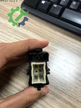 Toyota Carina Cam Açma Düğmesi 84810-95D00 çıkma parça