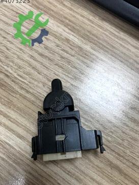 Toyota Carina Cam Açma Düğmesi 84810-95D00 çıkma parça