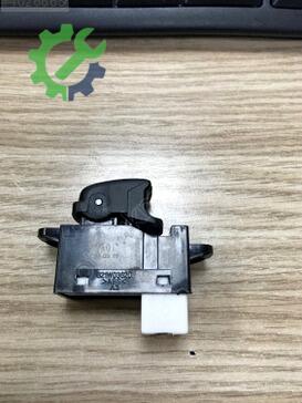 Hyundai Elantra Cam Açma Düğmesi 93575-2F000 çıkma parça