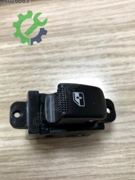 Hyundai Elantra Cam Açma Düğmesi 93575-2F000 çıkma parça