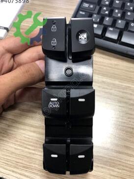 Hyundai Elantra Cam Açma Düğmesi 93570-3X330 çıkma parça