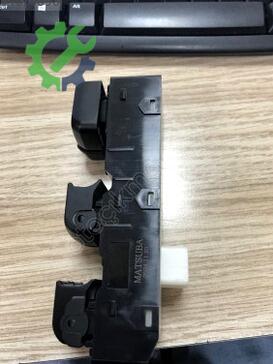 Hyundai Elantra Cam Açma Düğmesi 93570-3X330 çıkma parça