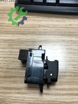 Hyundai i20 Cam Açma Düğmesi 93580-1J002 çıkma parça