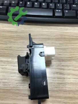 Hyundai i20 Cam Açma Düğmesi 93570-1J500 çıkma parça