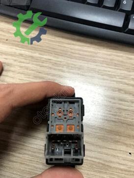 Hyundai i20 Cam Açma Düğmesi 93580-C7020 çıkma parça