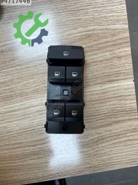 Hyundai i20 Cam Açma Düğmesi çıkma parça